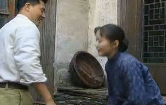  p>电视连续剧《相思成云烟》以半个世纪前江南古镇为背景,讲述一位