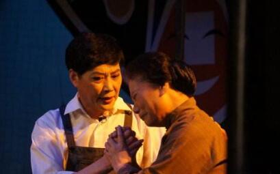 讲述谢冰娘被陷害惨死后,飞尸告状,冰娘的冤案得到昭雪