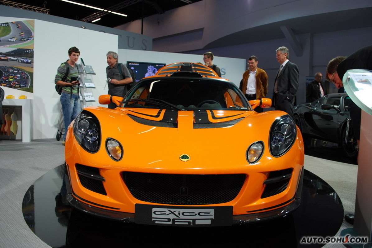  p>路特斯(lotus cars,曾被译为"莲花汽车")是世界著名的跑车与赛车