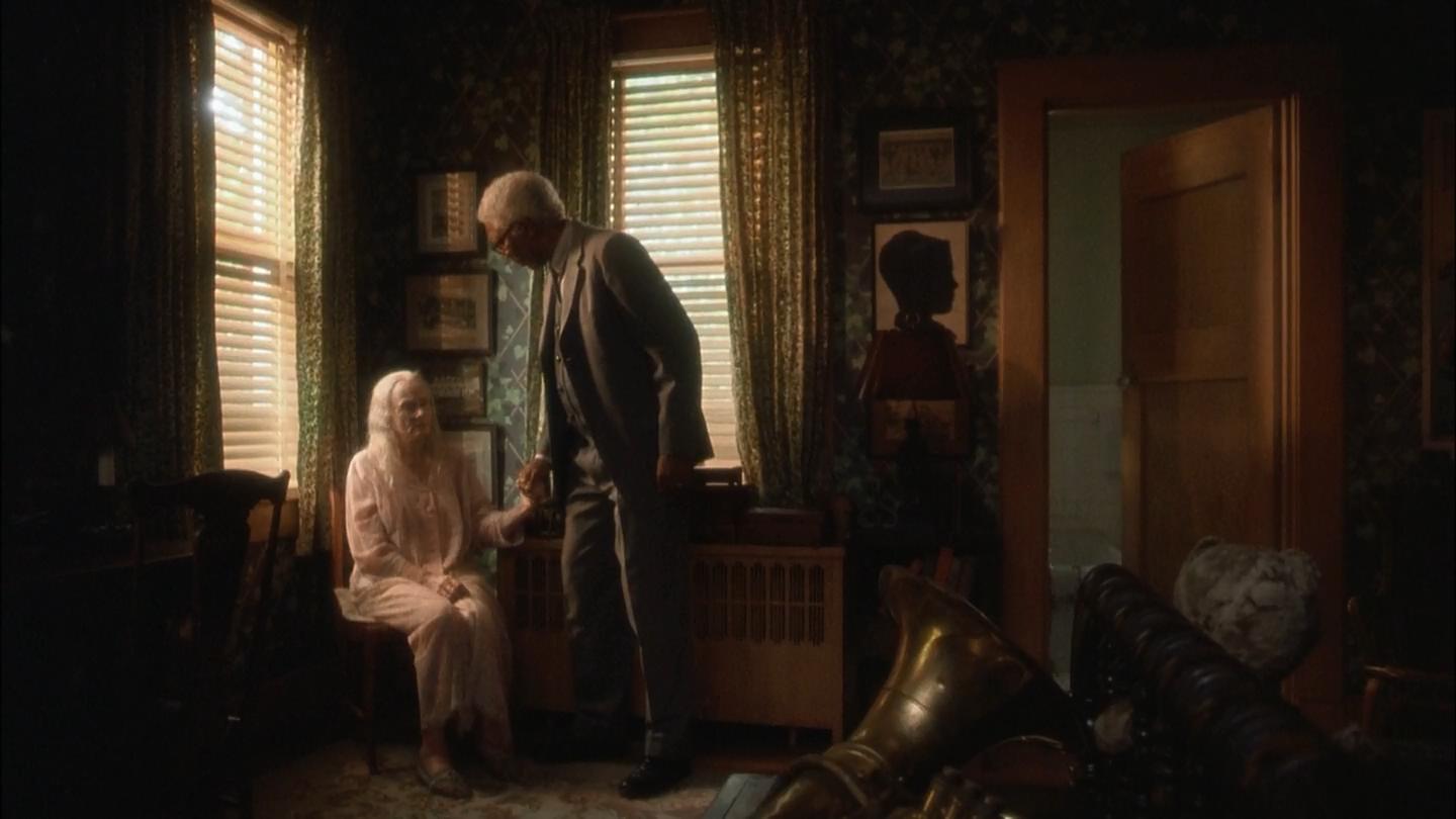 为黛西小姐开车