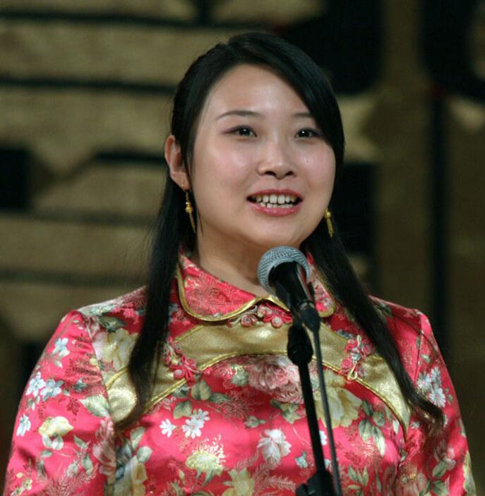 肖佳玉,中国内地曲艺女演员,北京德云社主持
