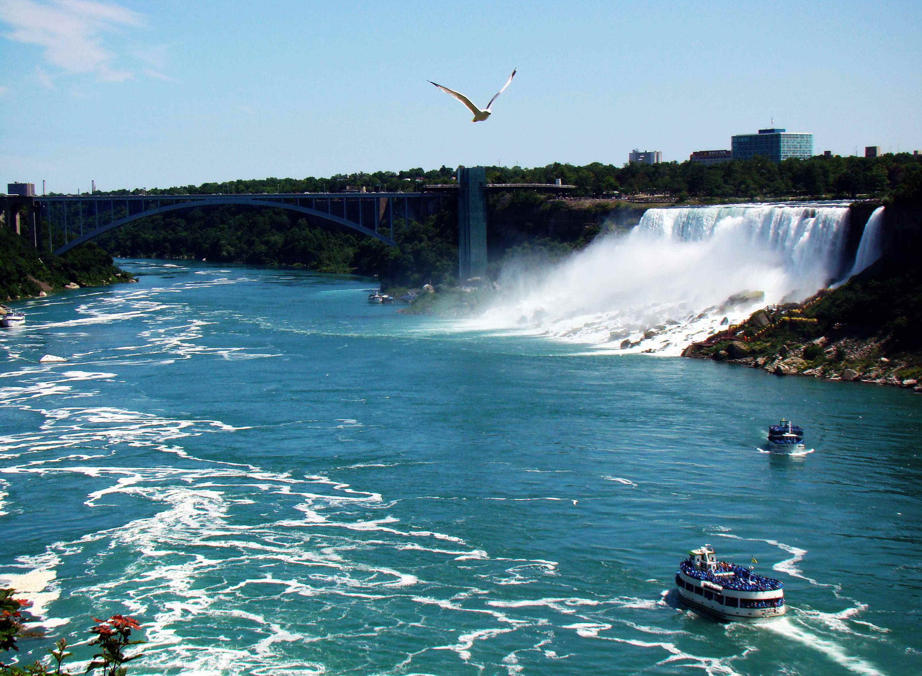  p>尼亚加拉瀑布(niagara falls)位于 a target="_blank" href="/item