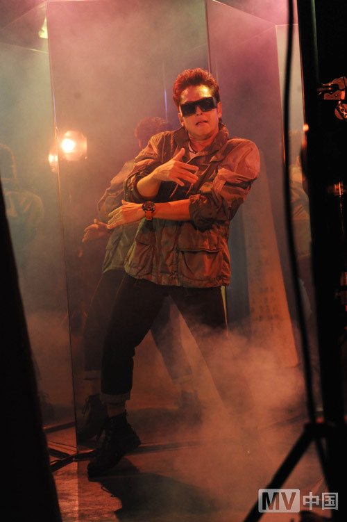 由 a href="#" data-lemmaid="53931">黄伟文 /a>填词,eric kwok