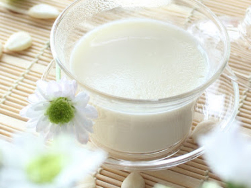  p>蛋白杏仁茶是一道由 a href="#" data-lemmaid="1075698">南杏仁 