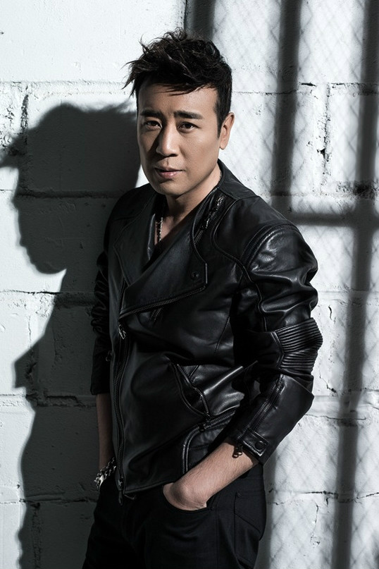  p>于和伟,1971年5月4日出生于辽宁省抚顺市东洲区,中国内地影视男