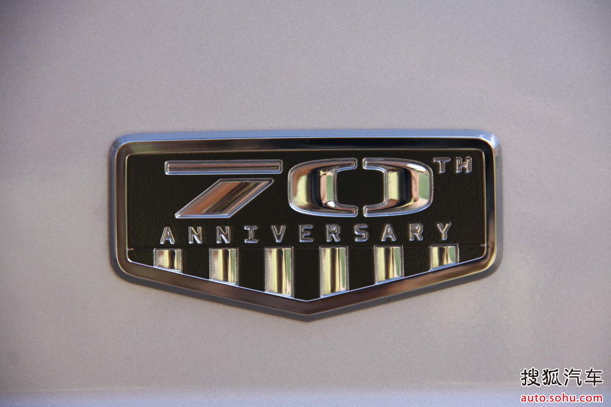  p>自由客指的是jeep品牌旗下一款偏重公路性能的城市型suv,同时也