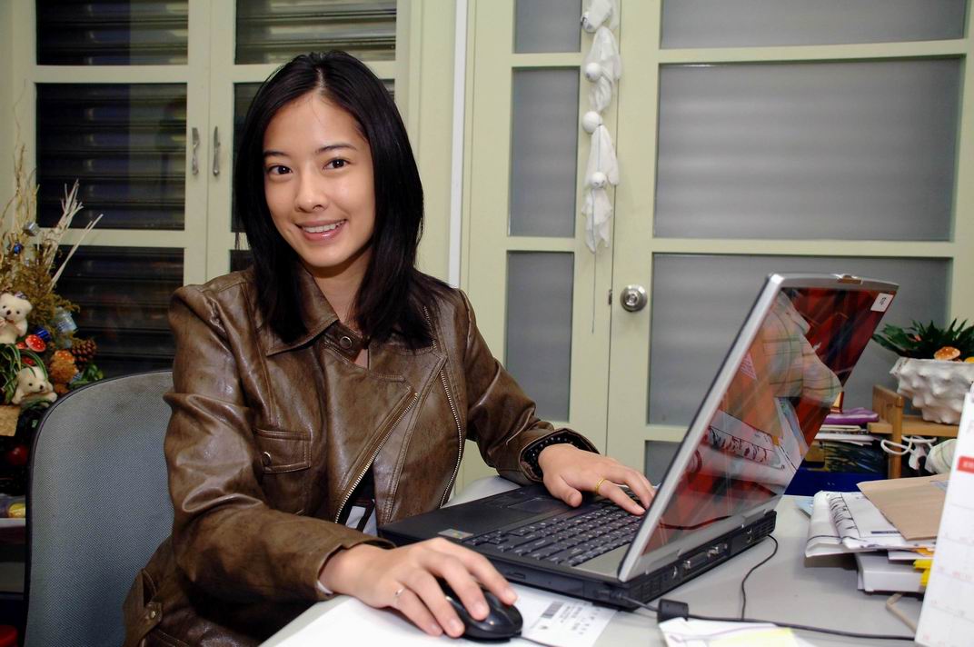  p>周采诗,1983年1月10日出生于 a target="_blank" href="/item/台湾