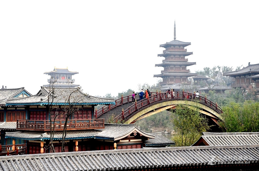  p>襄阳唐城影视基地,又名中国唐城,襄阳影视城,位于湖北省襄阳市,是