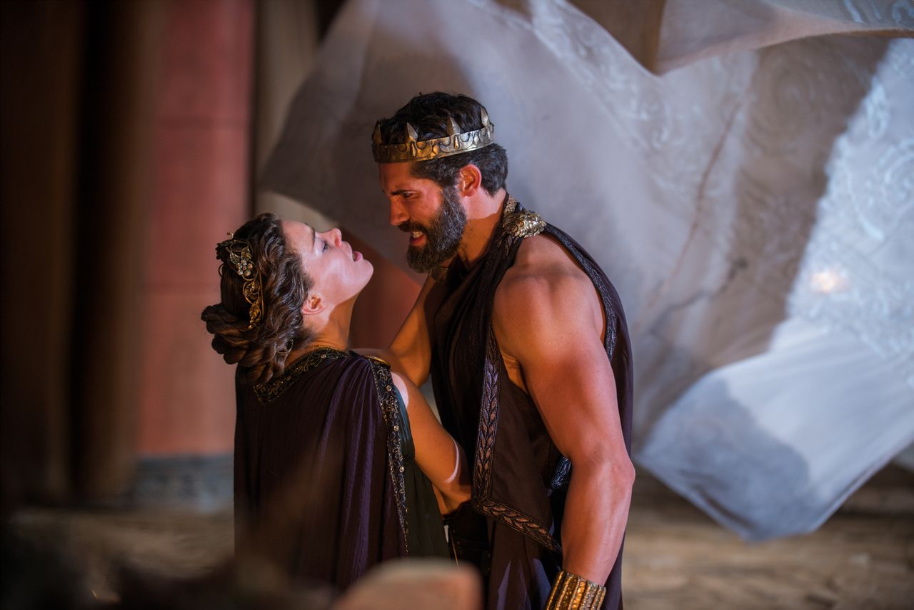 影片讲述了希腊神话中最著名的英雄之一大力神赫拉克勒斯的起源故事.