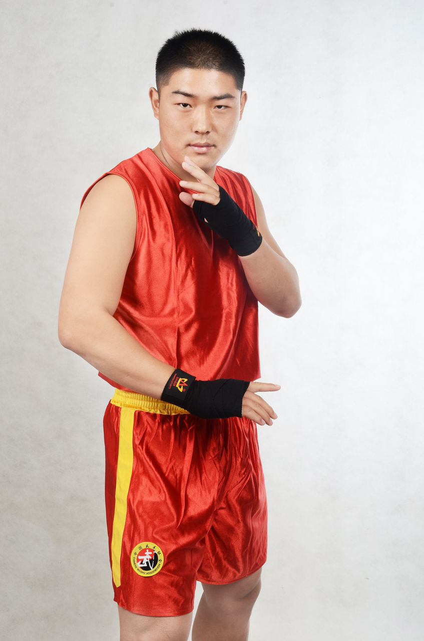  p data-id="gnwhp3el4i">散打服,就是散打专业训练的服装.