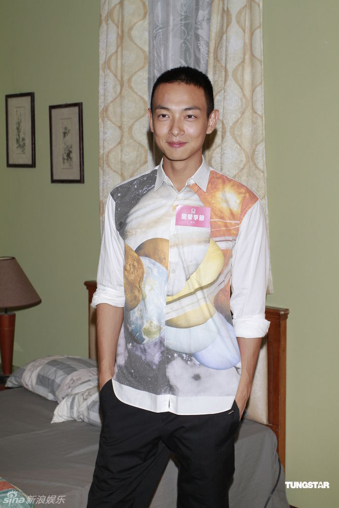  p>梁竞徽 i>(oscar leung) /i>,原名梁烈唯,1979年3月26日生于中国