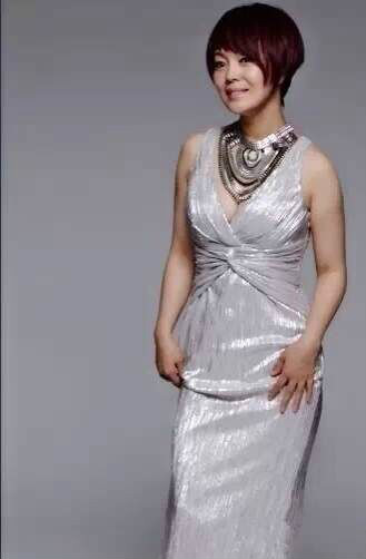  p>荣蓉,国家二级演员,制片人,毕业于 a target="_blank" href="/item