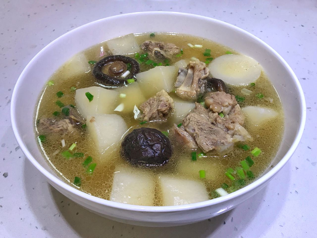 萝卜香菇排骨汤