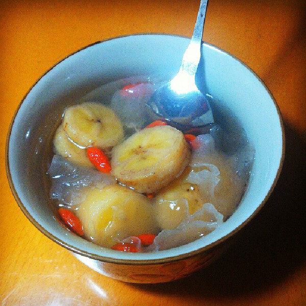  p>香蕉冰糖汤是一道 a href="#" data-lemmaid="132473">广东省 /a>