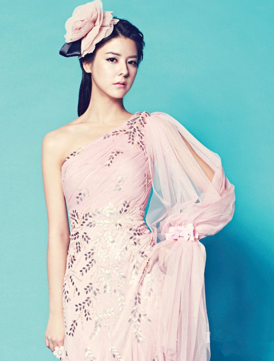  p>藤井美菜,1988年7月15日出生在美国加利福尼亚州圣迭戈市,日本女