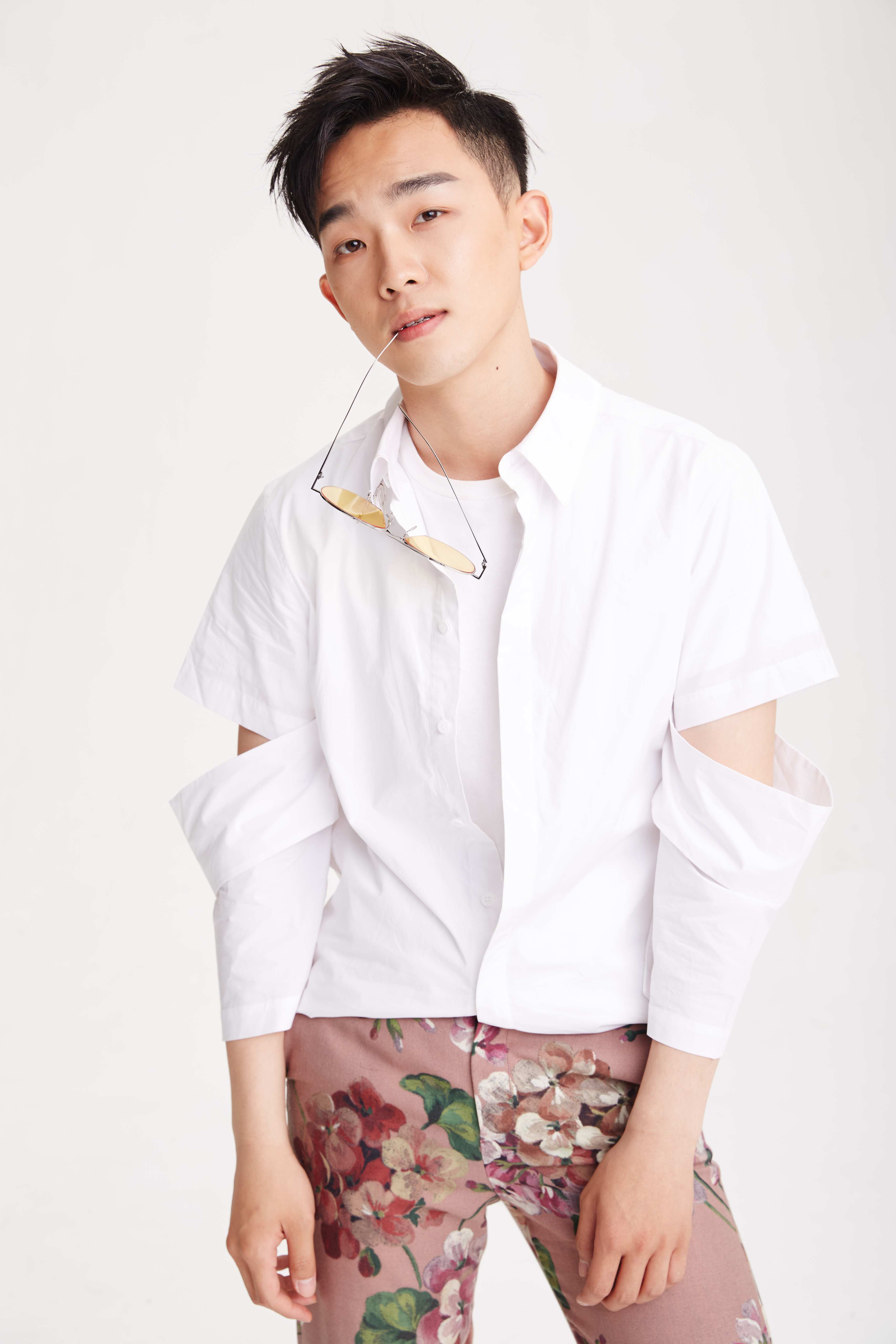  p data-id="gnwnhkoabs">丁冠森,1993年6月11日出生于黑龙江省哈尔滨