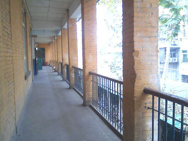  p>西安东仪中学(原为西安东风仪表厂子弟学校,是电子城地区最早的企