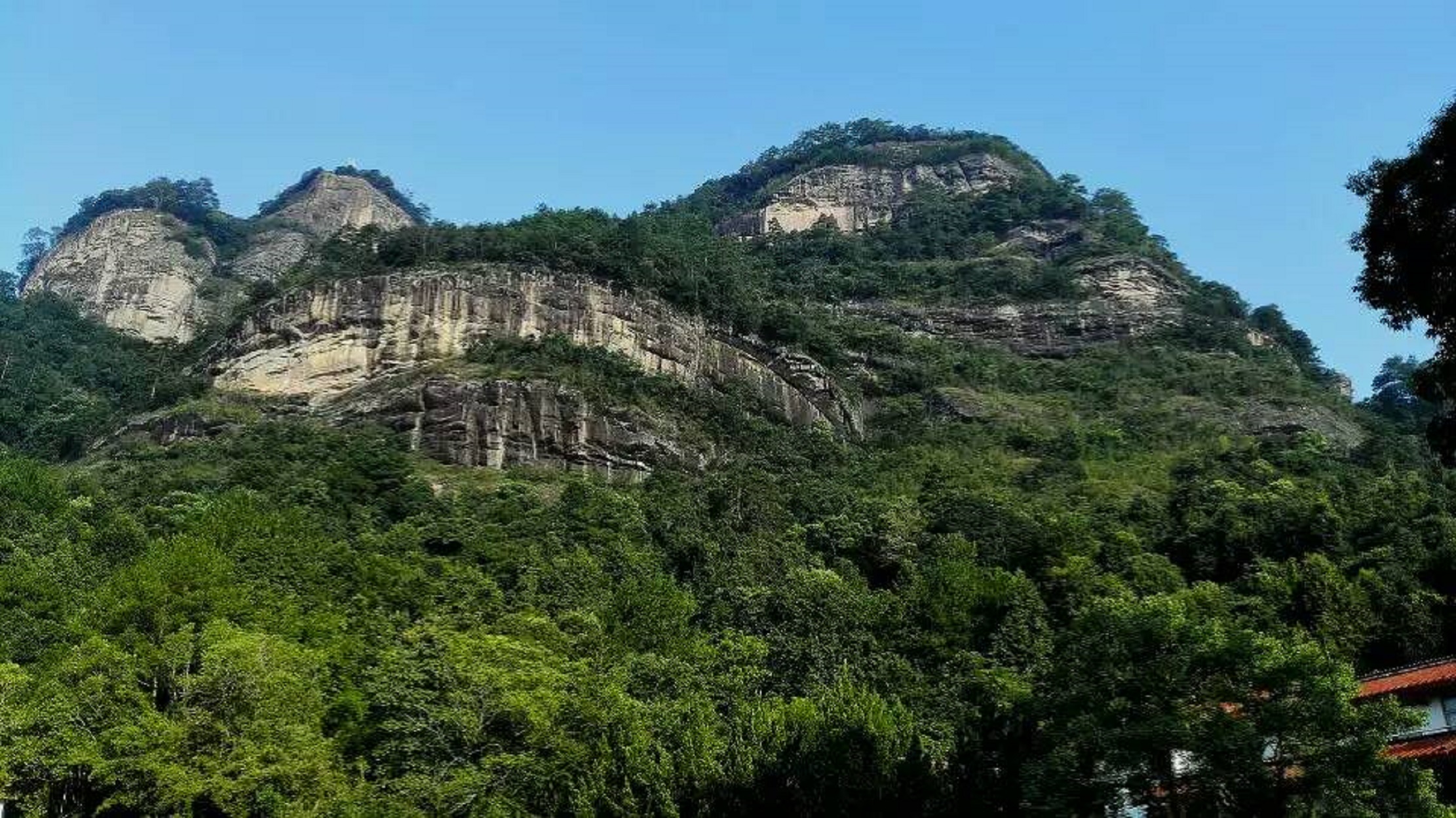  p data-id="gnwk0yowbm">大王峰又称纱帽岩,天柱峰,因山形如宦者纱帽