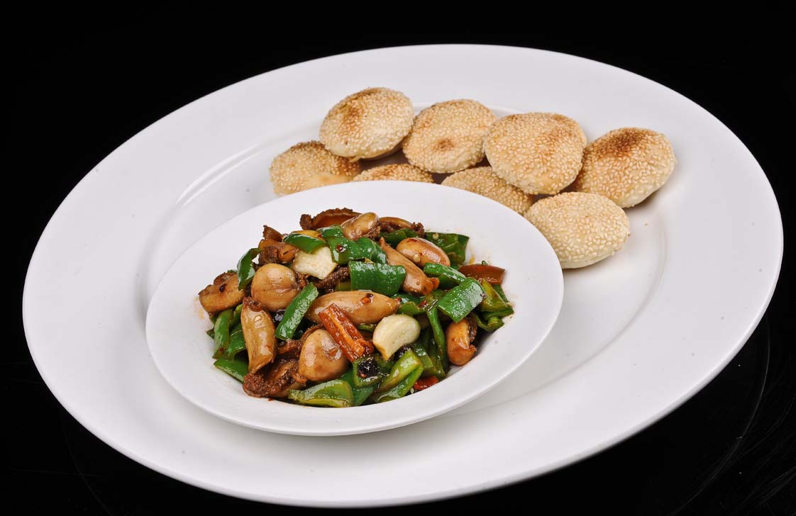  p>莲花餐饮(朱雀店)是位于西安碑林区朱雀大街中段1号(近皇冠假日