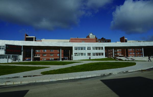  p>鸡西市第一中学 i>(jixi first middle school) /i>始建于1952年