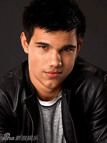  p>泰勒·洛特纳(taylor lautner),1992年2月11日出生于美国密歇根州