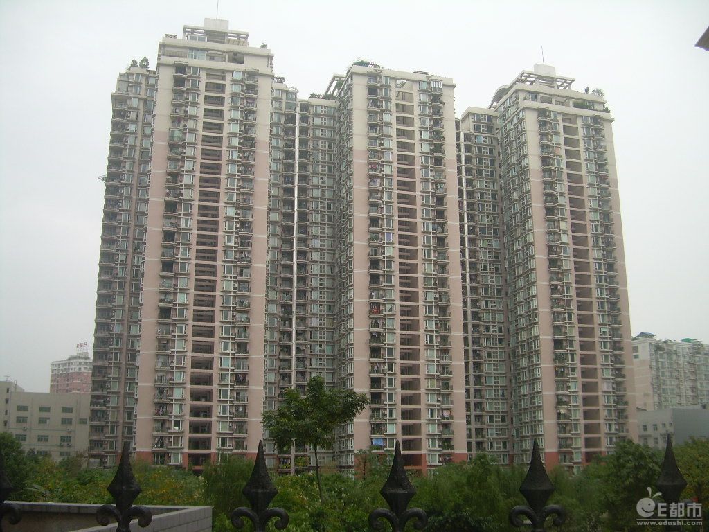  p>加州城市花园由重庆中渝发展有限公司开发的普通住宅型的楼房. /p>