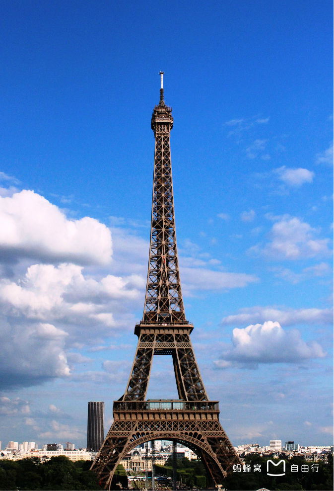  p>埃菲尔铁塔( i>法语:la tour eiffel;英语:the eiffel tower /i>)