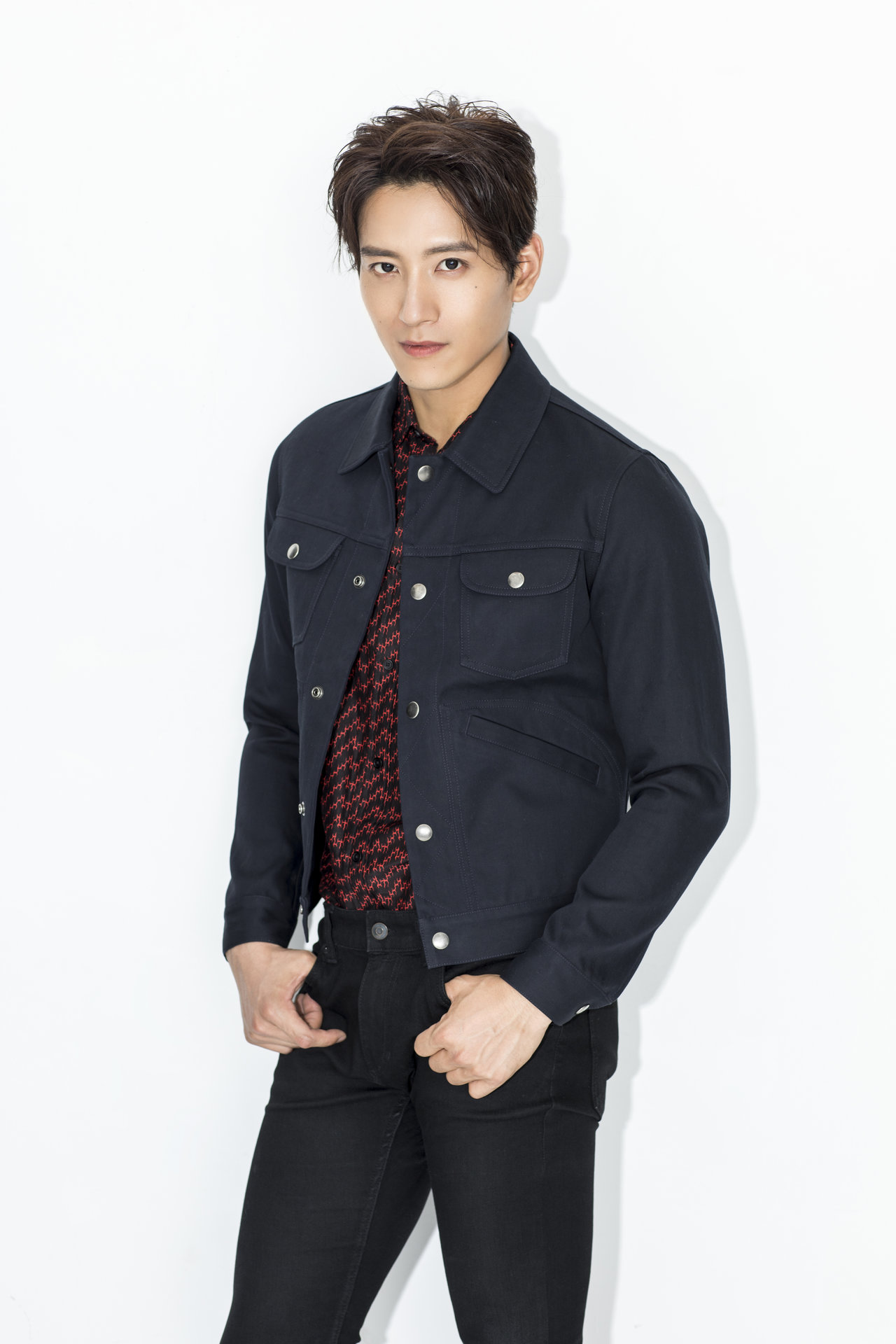  p>张峻宁,1985年3月22日出生于江苏省南京市,中国内地男演员,歌手