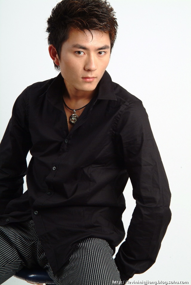  p>张宁江,1984年8月25日出生于浙江省嘉兴市平湖市,中国内地男演员