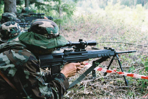 > b>qbu-88式狙击步枪(简称88式狙击步枪) /b>是中国军队现役狙击步枪