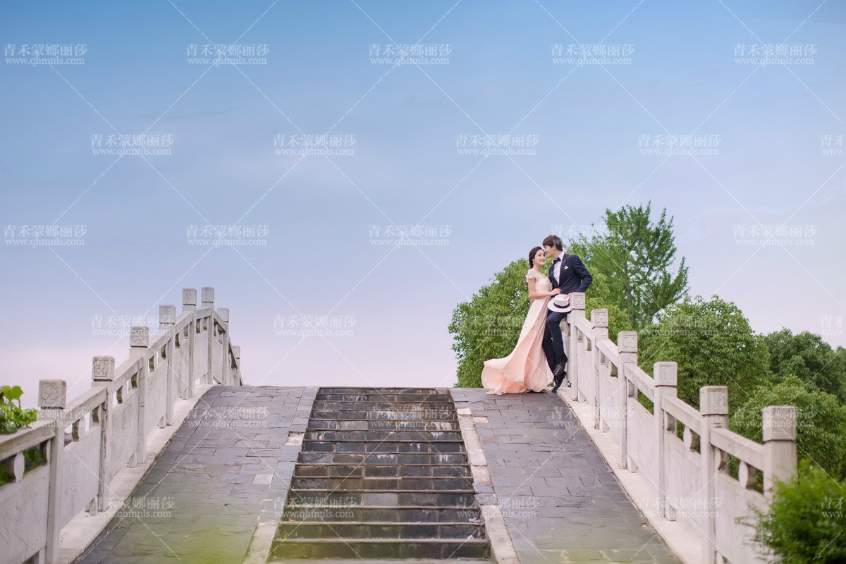  p>武汉婚纱摄影青禾个性婚纱馆2005年创立于武汉汉口店位于长江之滨