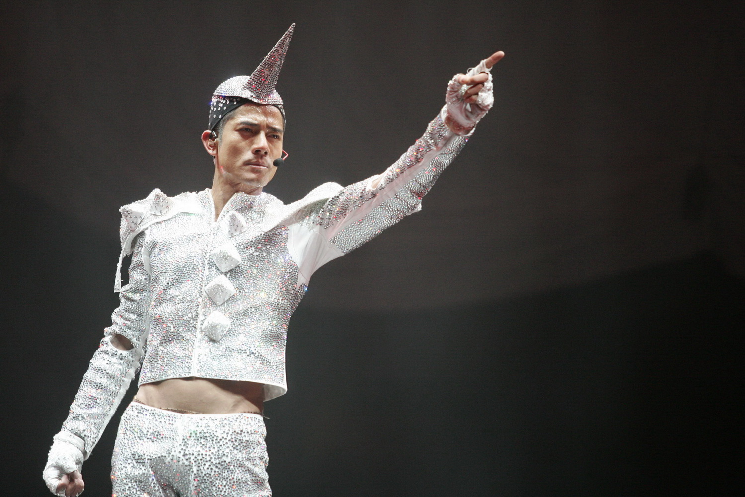  p>郭富城(aaron kwok),1965年10月26日出生于中国香港,祖籍广东东莞