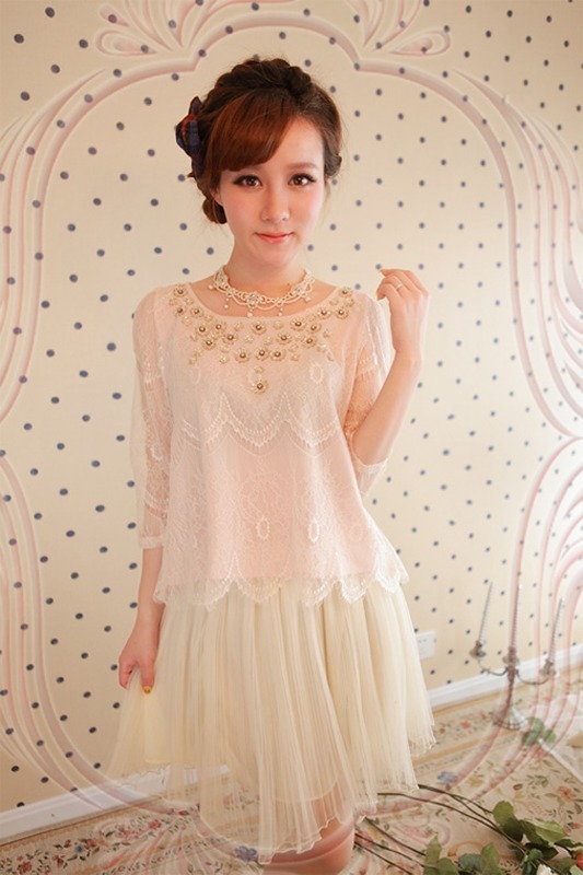  p>罗莉/萝莉/罗利/loli形容年纪很小,但是外表非常可爱的小女生.