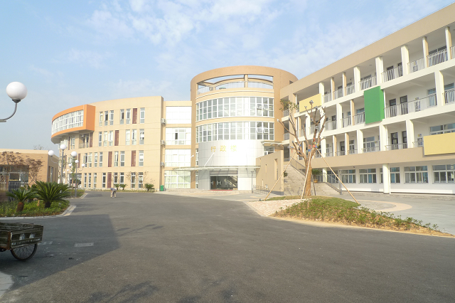 集士港镇中心小学