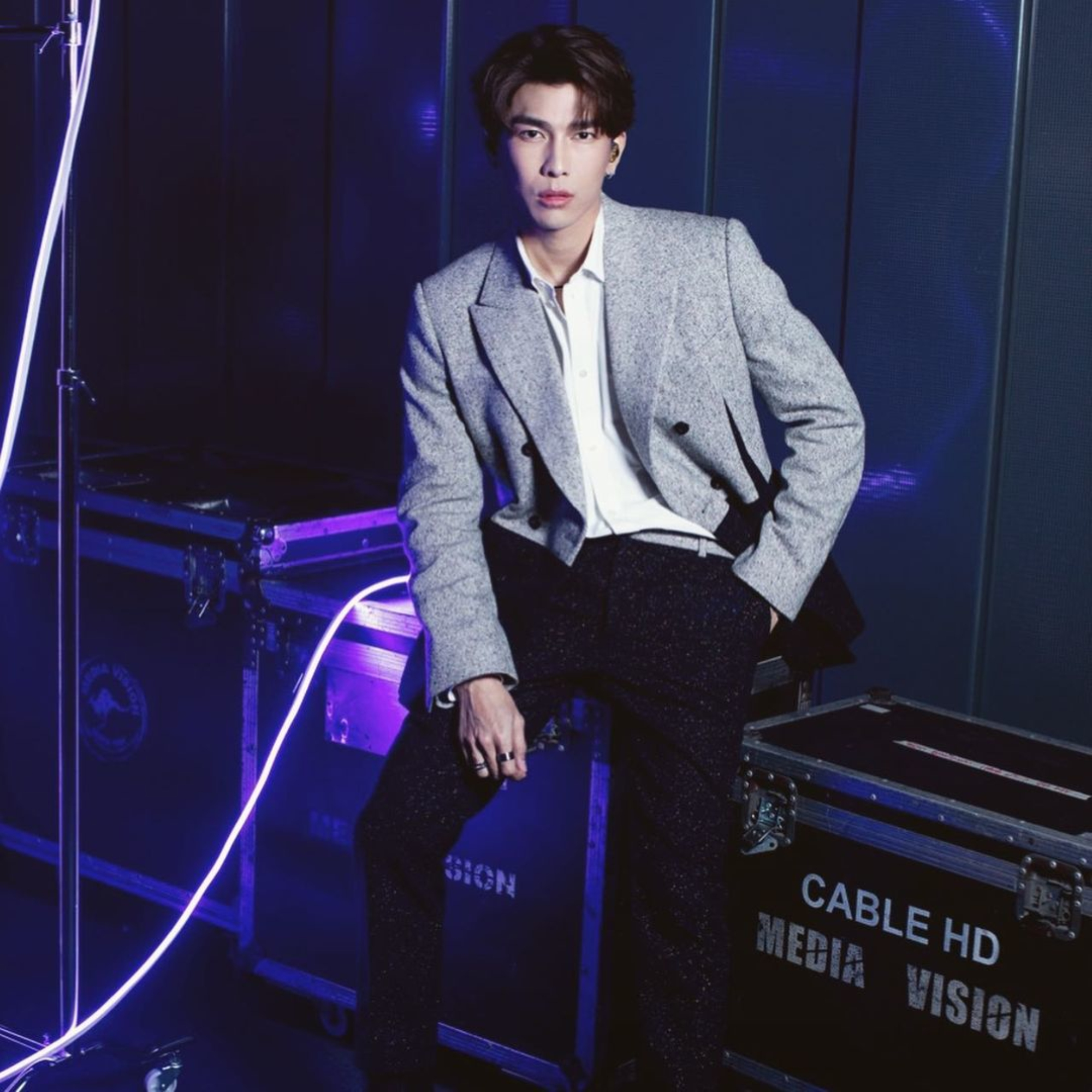 1991年2月21日出生于泰国暖武里府,泰国男演员,歌手