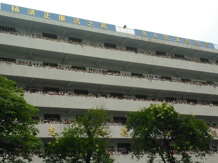  p>韶关市田家炳中学位于韶关市惠民南路55号,是广东省一级学校,市