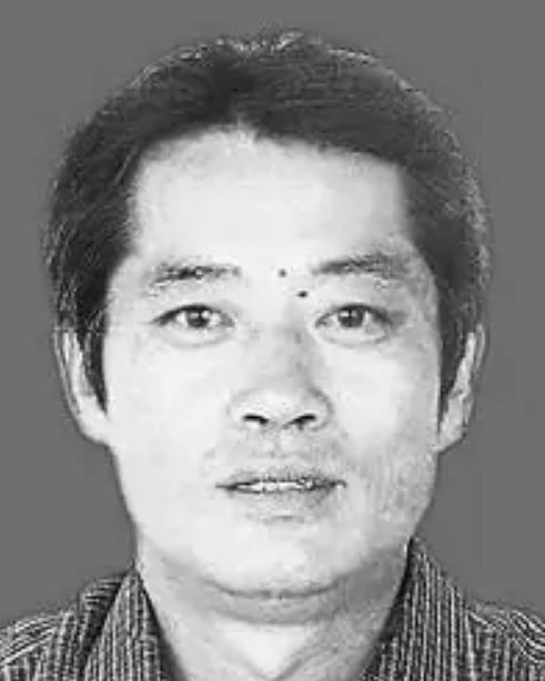  p data-id="gn8qbfkuik">安徽泗县人,2007年与小儿子卢灿磊来温务工