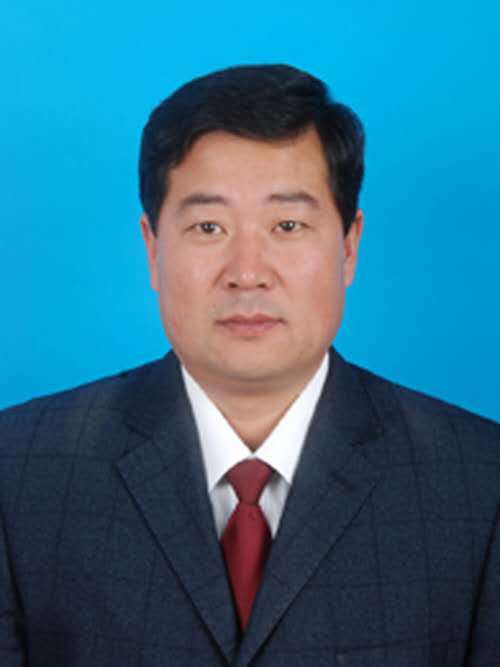 曾任辽宁省抚顺市新宾满族自治县委常委,县政府党组副书记,分管日常