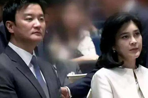 花上百亿离婚，她如今是女总裁穿搭模版，被全民追捧_百科TA说