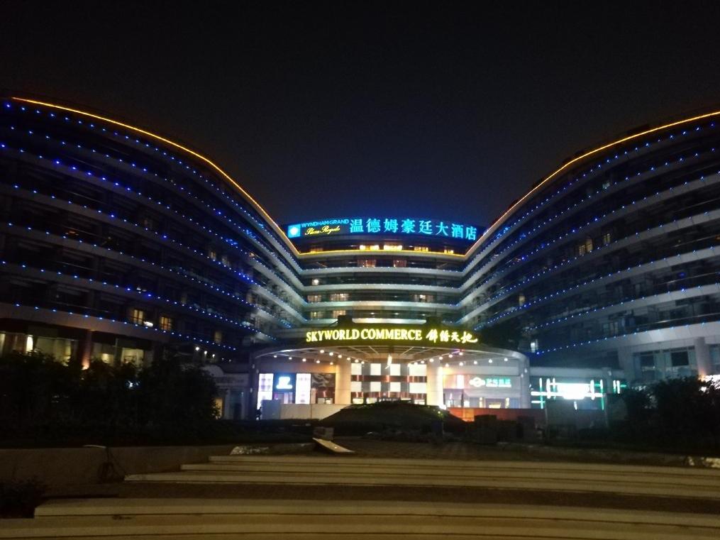  p>杭州温德姆至尊豪廷大酒店位于杭州市西子湖畔,毗邻浙江省政府,离