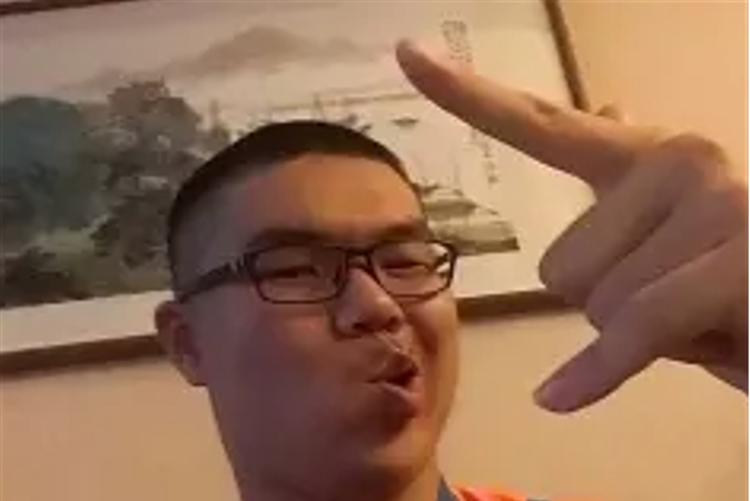  p>字母钢本人, a target="_blank" href="/ite