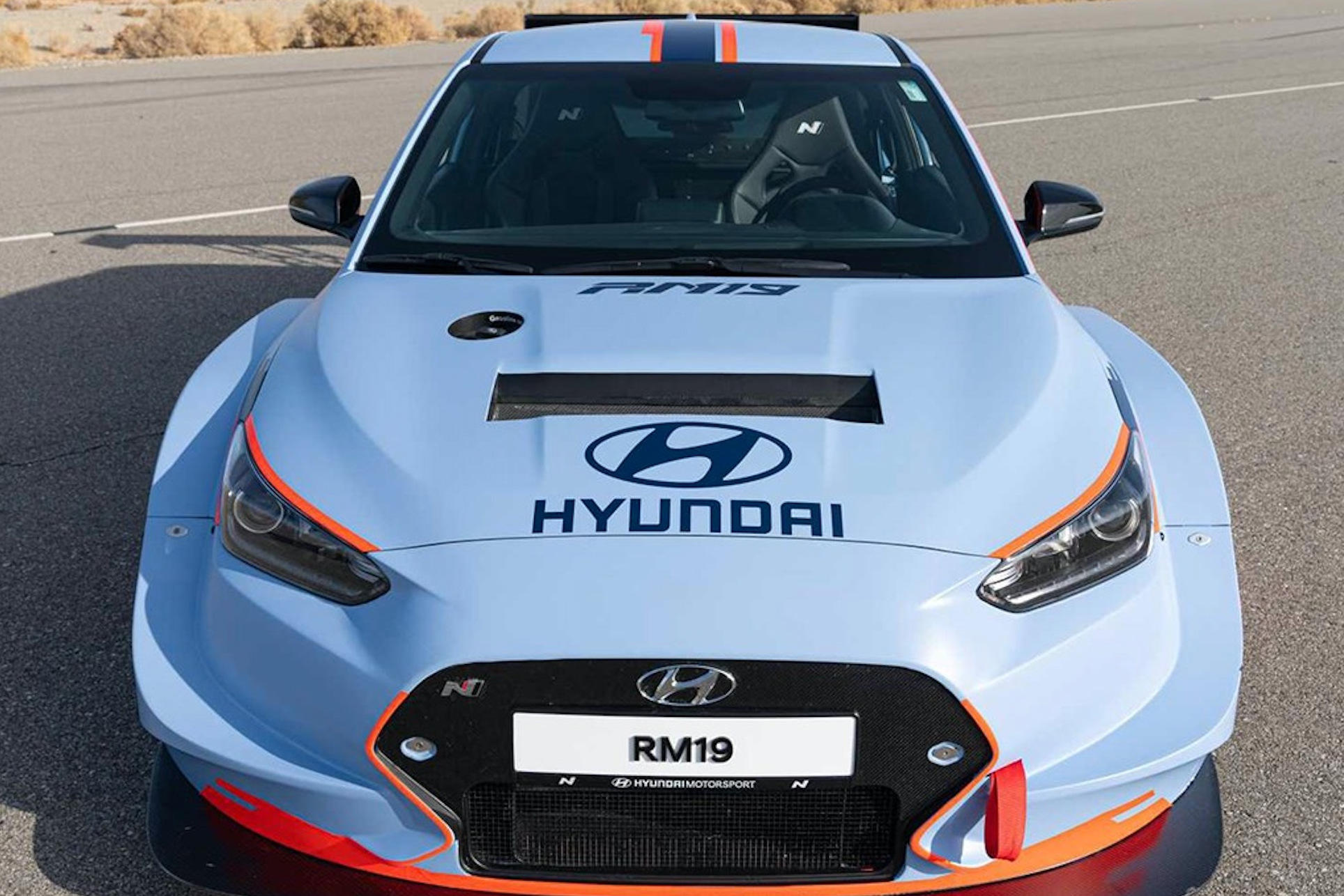 了一款以veloster为原型的中置发动机跑车型概念车,命名为现代rm19