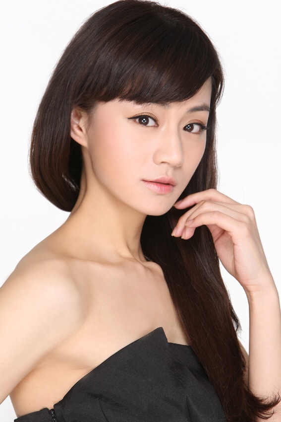  p>叶新晨,原名叶青青,1985年3月21日生于浙江温州,中国内地女演员