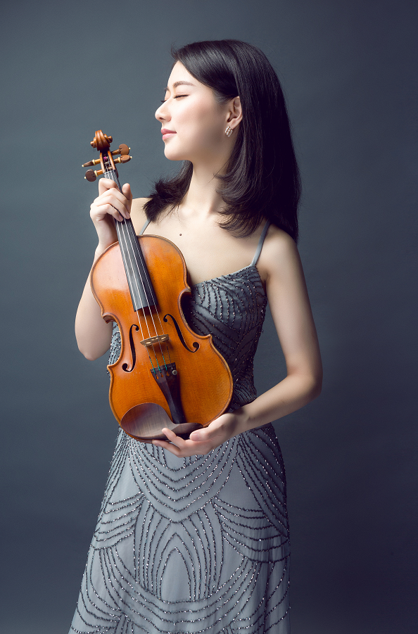  p>何宇洁,女,旅美青年小提琴演奏家,毕业于茱莉亚学院音乐硕士, a