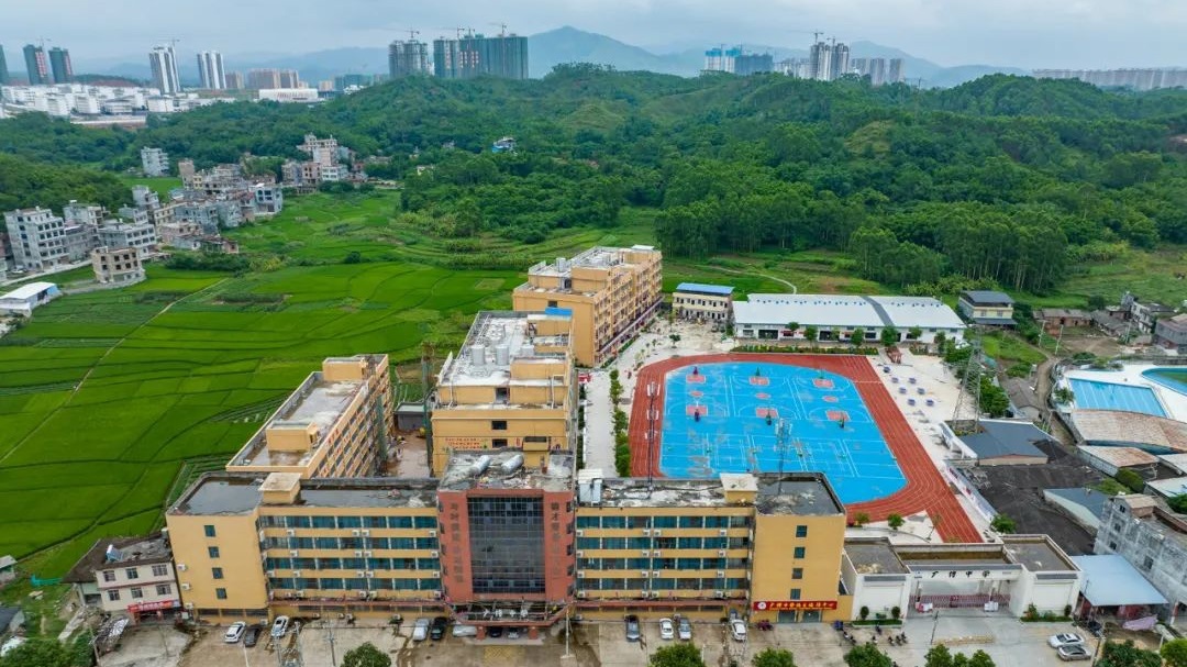 博白县广博中学,坐落在<a target="