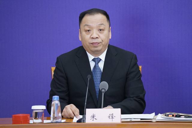  p data-id="go0j8vlp5f">米锋,男, a target