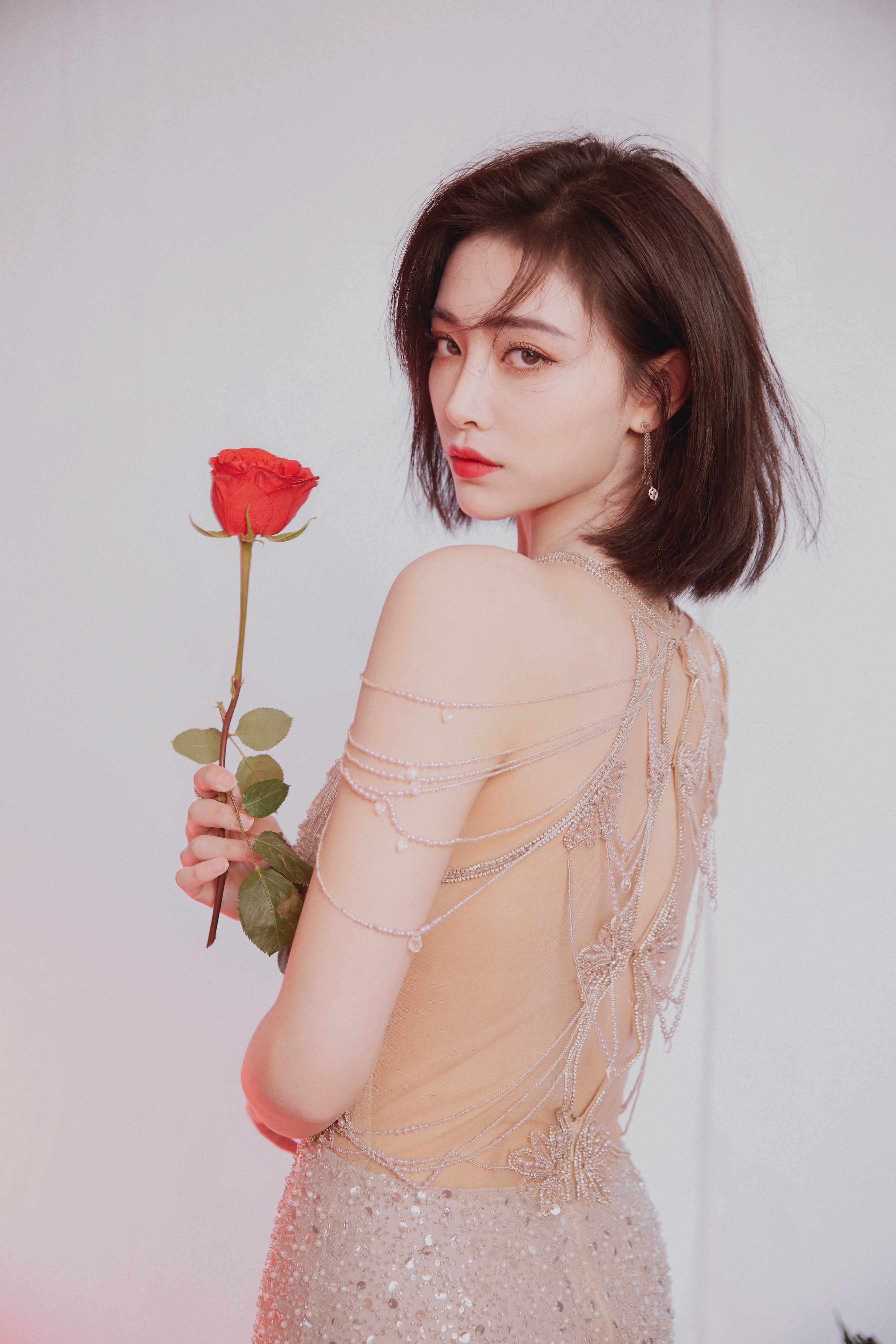 (kiki),1995年8月27日出生于浙江省台州临海市,中国内地流行乐女歌手