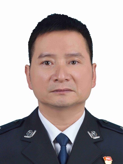  /p> p>现任福建省漳州市公安局党委副书记,常务副局长. /p>