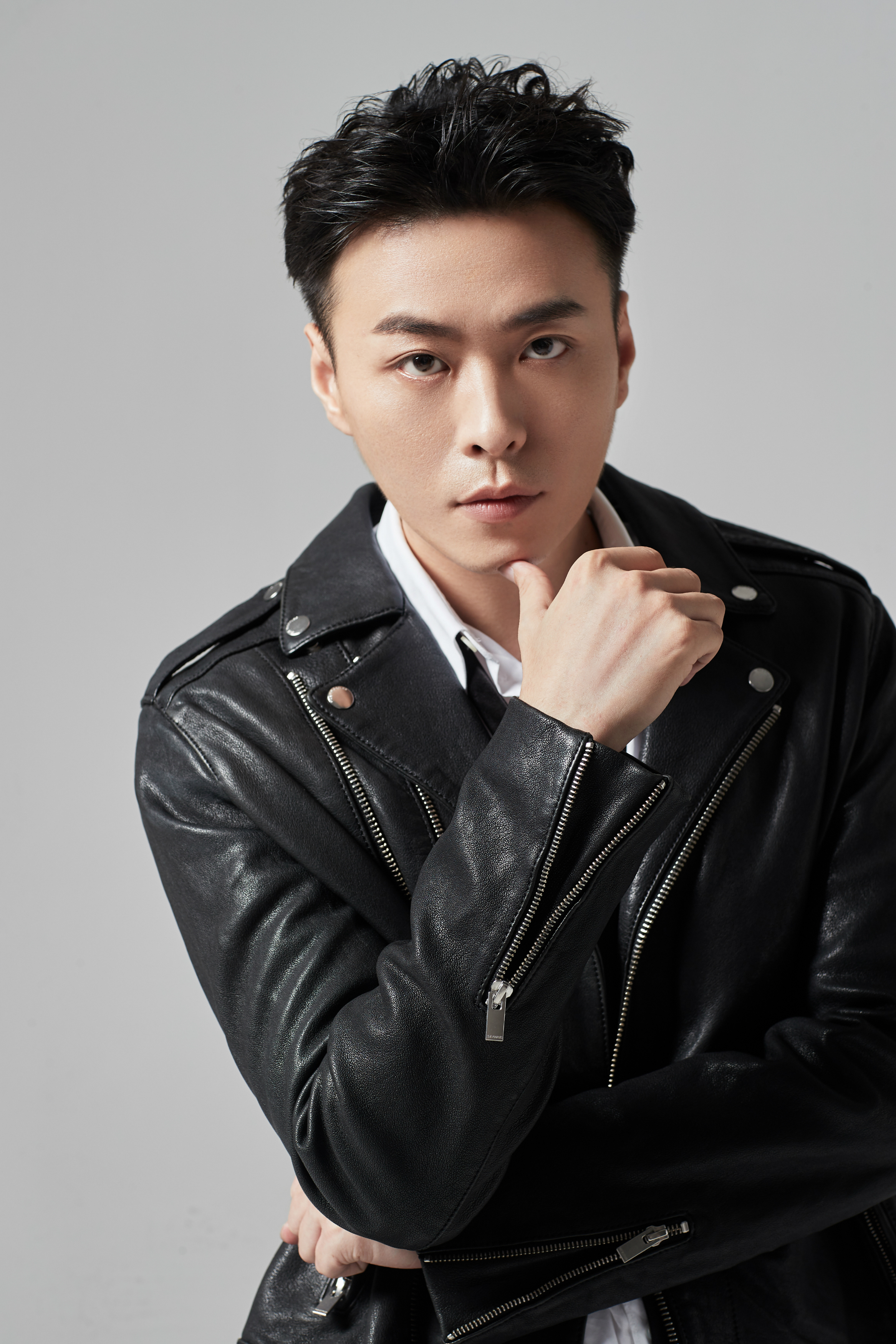 山水,10月17日出生于 a target="_blank" href="/item/河南省/59474"