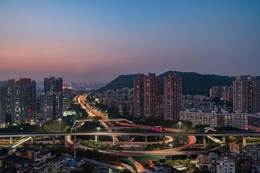  p>布吉街道,隶属于深圳市 a target="_blank" href="/item/龙岗区